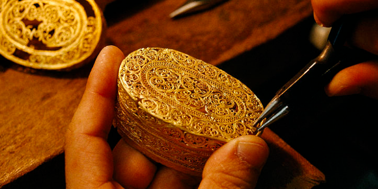 filigree-mirror-limited-edition-design-jewelry-making-techniques (15)