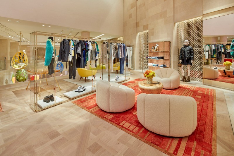 Peter Marino Creates A Modern Instalation For Louis Vuitton