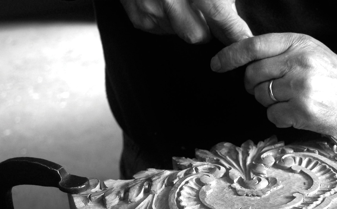 Craftsmanship In Luxury Design - Discover The Wood Carving Technique ft