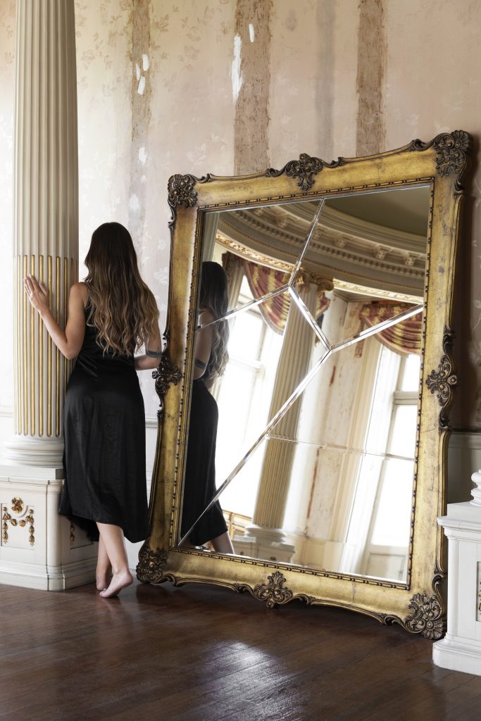Intimate Luxury: Large fragmented mirror in gold finishes